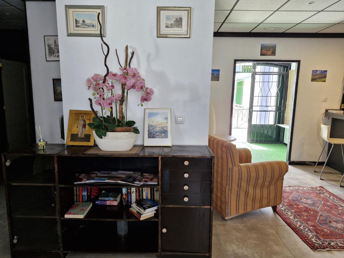 Chill 12 Guest House - Housity