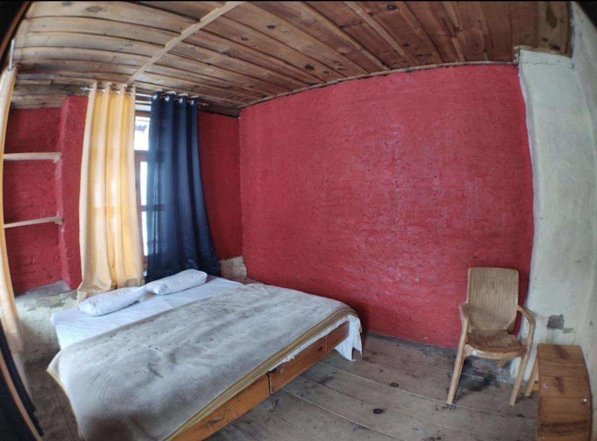 Holy Cow Café & Beds - Housity