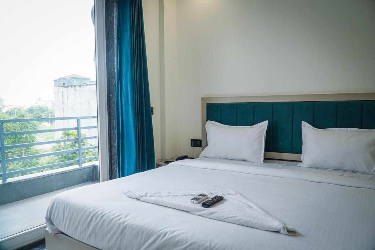 The Leaf Studio Medanta - Housity