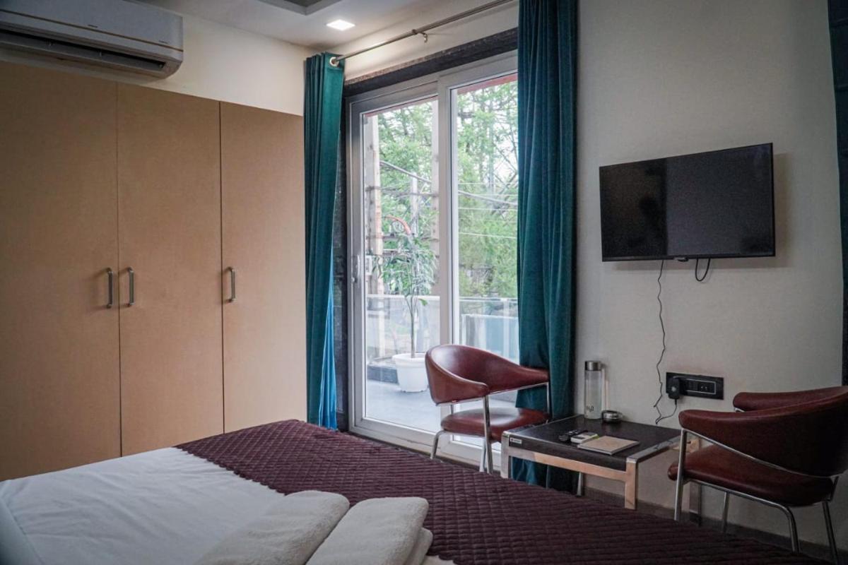 The Leaf Studio Medanta - Housity