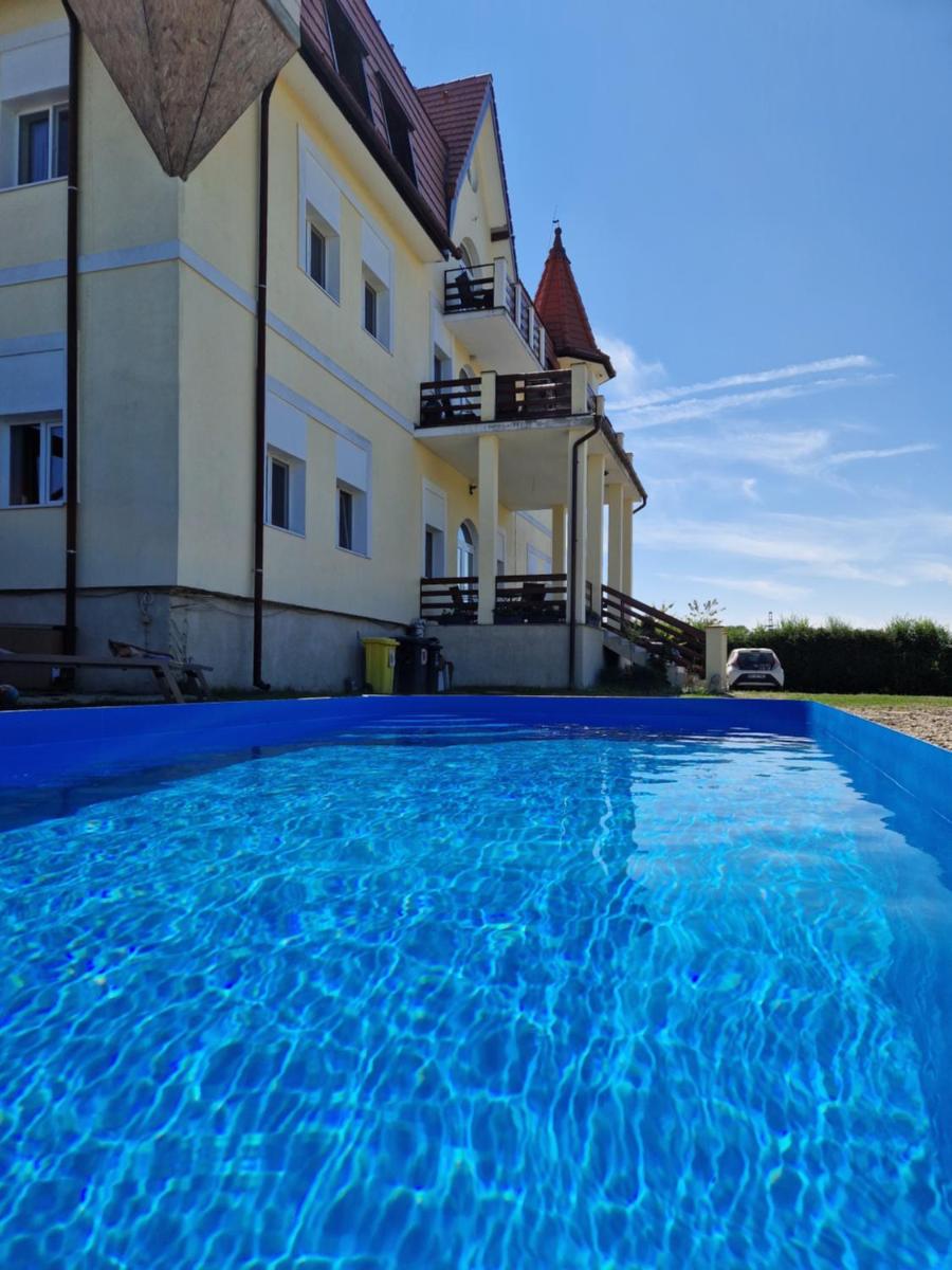 Castle Csányi - Housity
