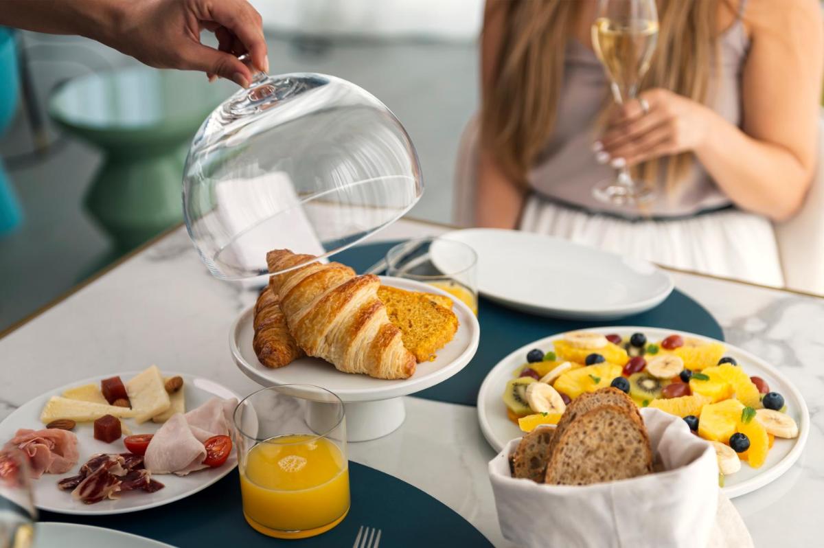 Comida en o cerca de este hotel