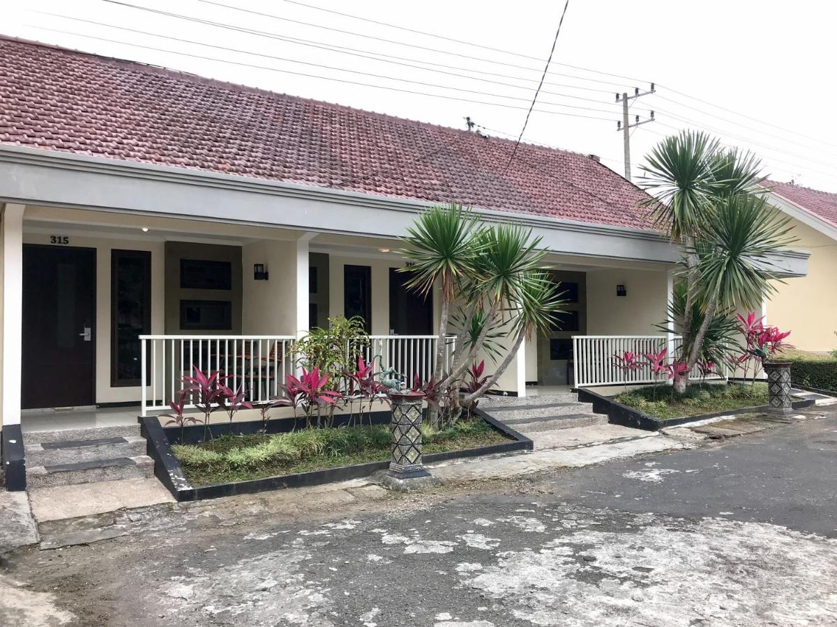 Selorejo Resort Mitra RedDoorz - Housity