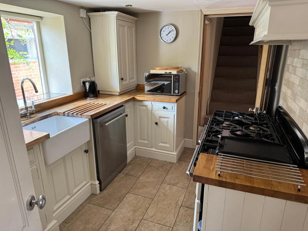 Cottage near Sherwood Forest-Sleeps up to 16 - Housity