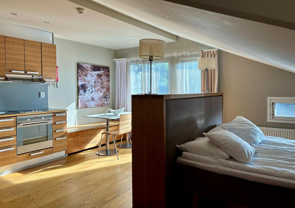 Levi Suites Unna Mànnu - Hizvo
