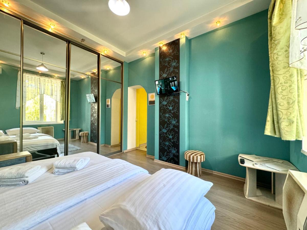 ApartPoltava, Однокімнатні апартаменти з КУТОВОЮ ВАННОЮ, біля Краєзнавчого музею, АРТ кафе Кавун - Housity