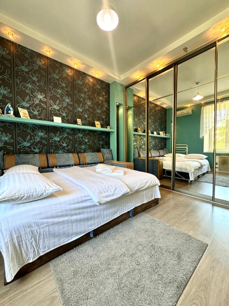 ApartPoltava, Однокімнатні апартаменти з КУТОВОЮ ВАННОЮ, біля Краєзнавчого музею, АРТ кафе Кавун - Housity