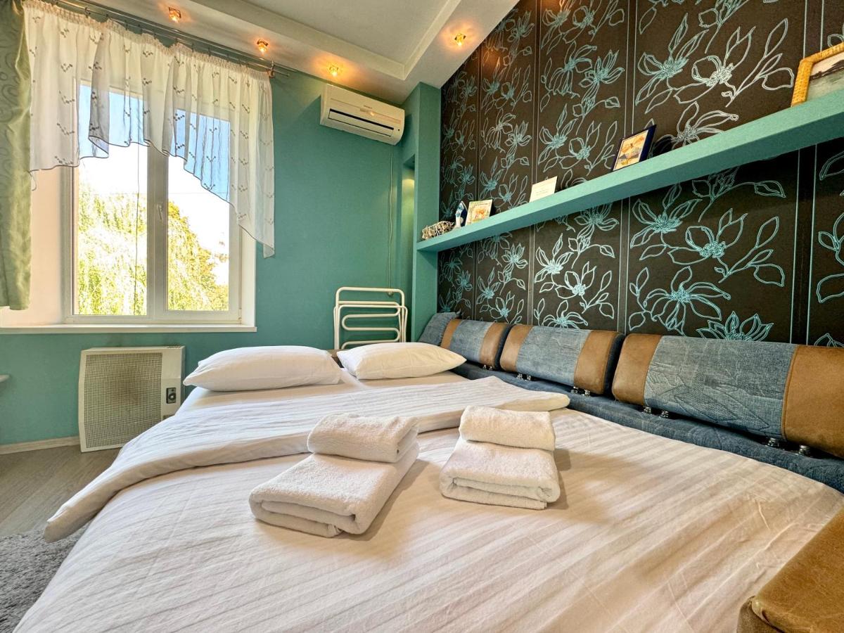 ApartPoltava, Однокімнатні апартаменти з КУТОВОЮ ВАННОЮ, біля Краєзнавчого музею, АРТ кафе Кавун - Housity
