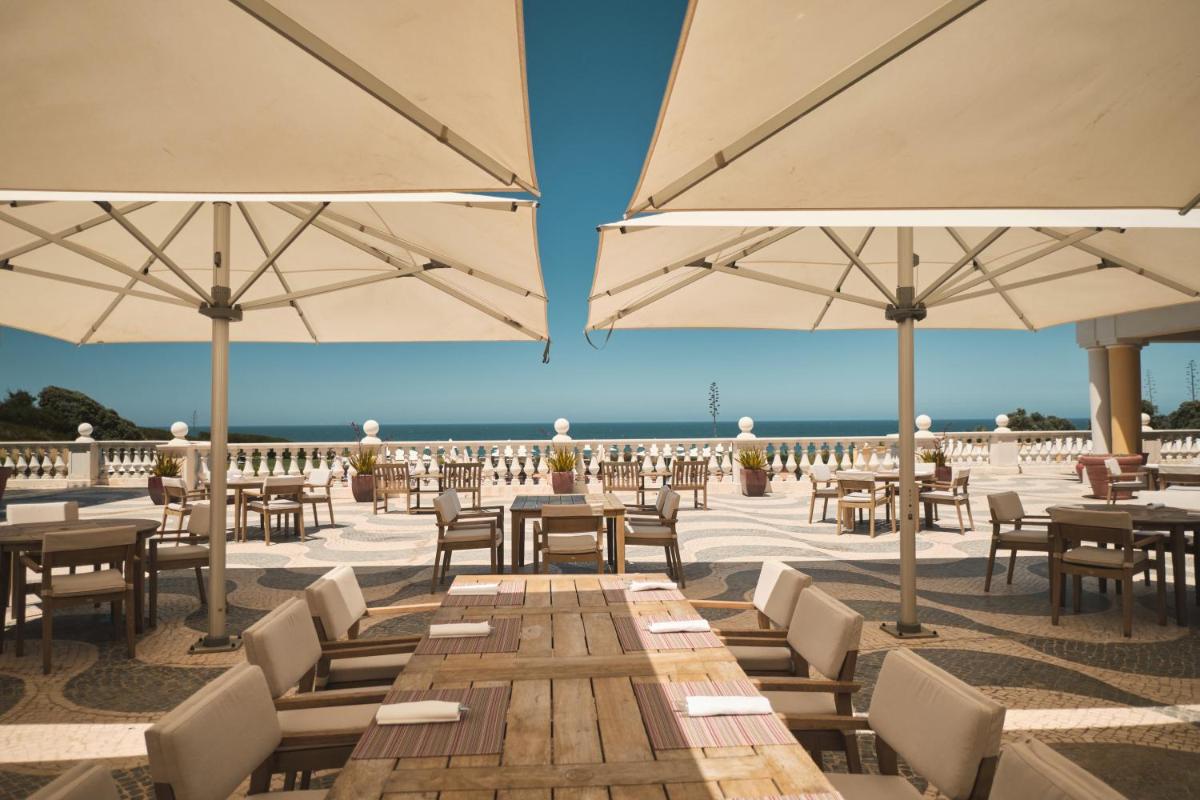 Um restaurante ou outro lugar para comer em Praia D'El Rey Marriott Golf & Beach Resort