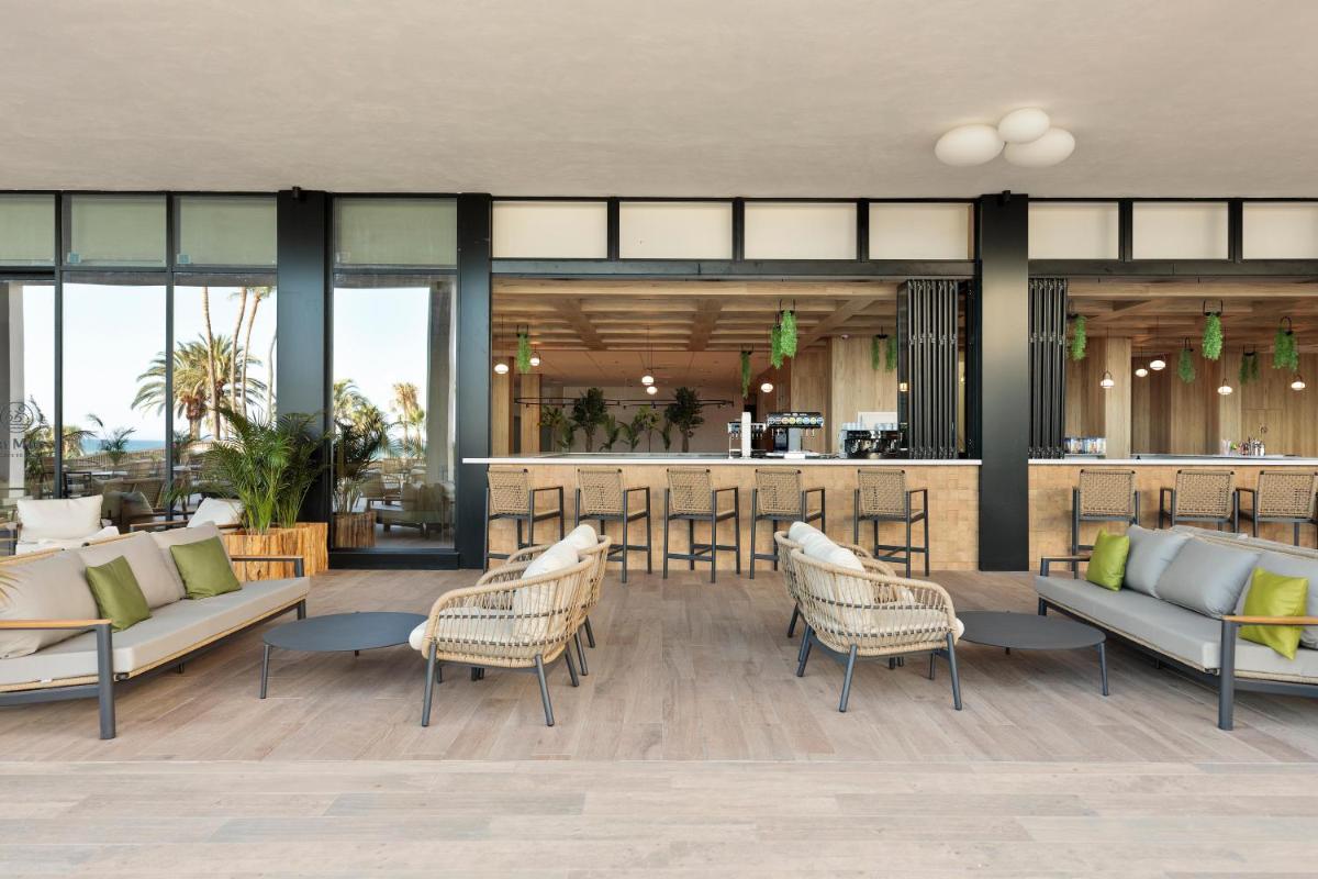 Zona de estar de Hotel Best Triton