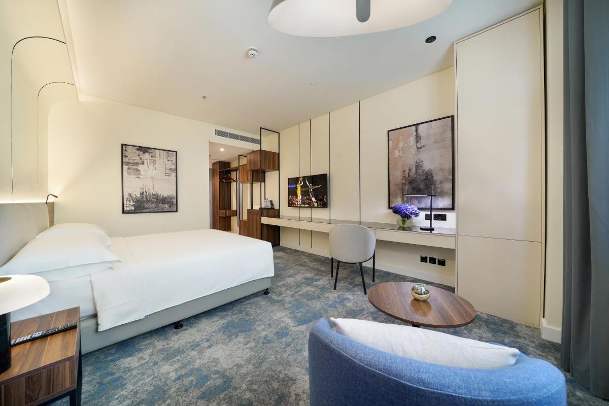 Nova M Hotel, Edge by Rotana - Housity