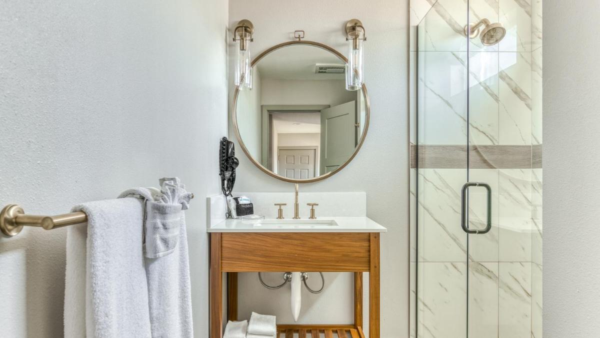Lighthouse Oceanfront Resort - Housity