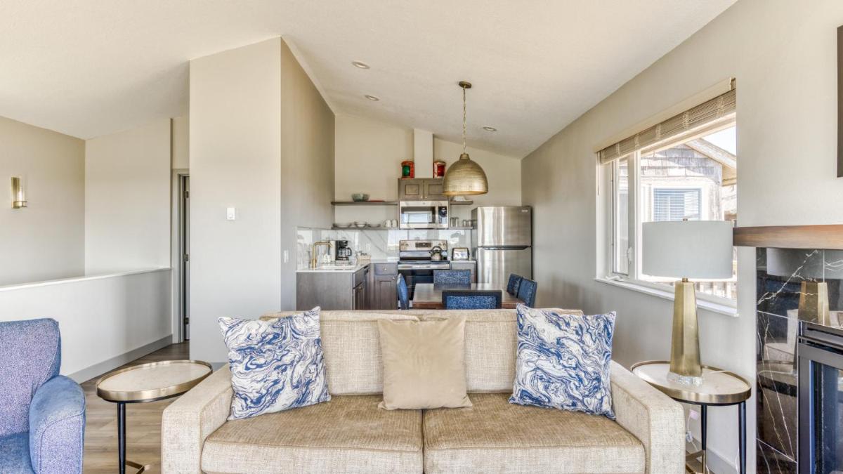 Lighthouse Oceanfront Resort - Housity