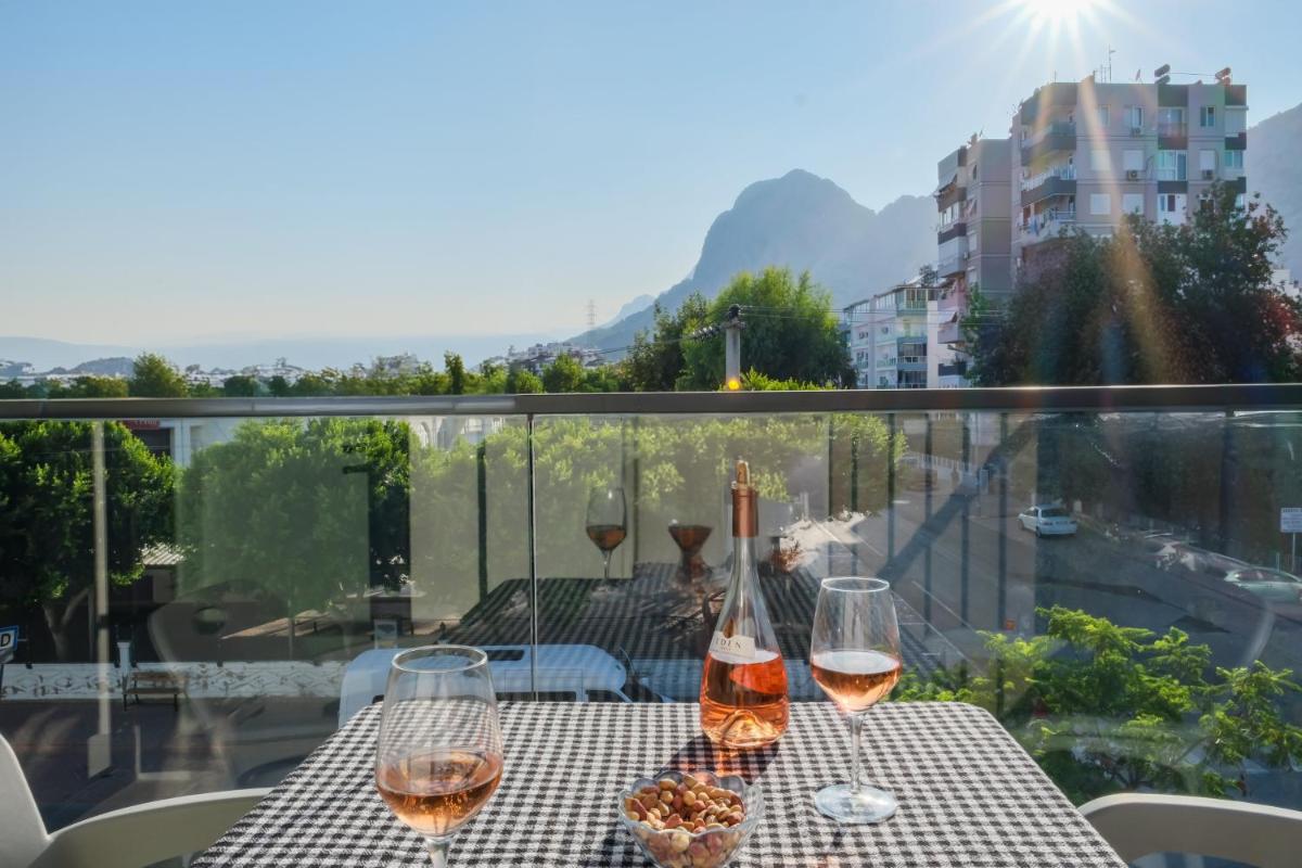 RudBlu Suites - Housity