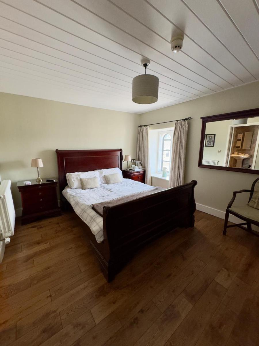 Cross Hands Hotel - Housity
