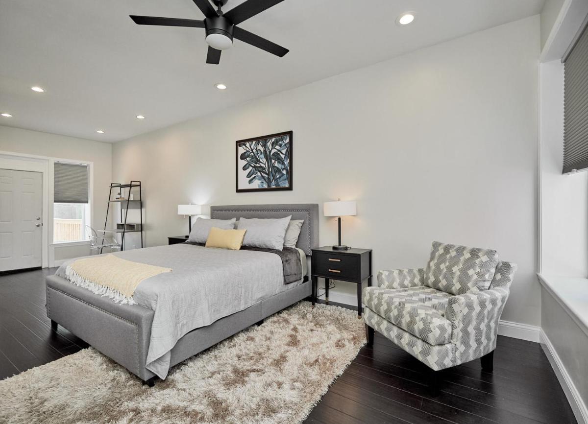 St Louis 2BD 2BA, Forest park, BJ Hospital, Science Center, eats - Housity