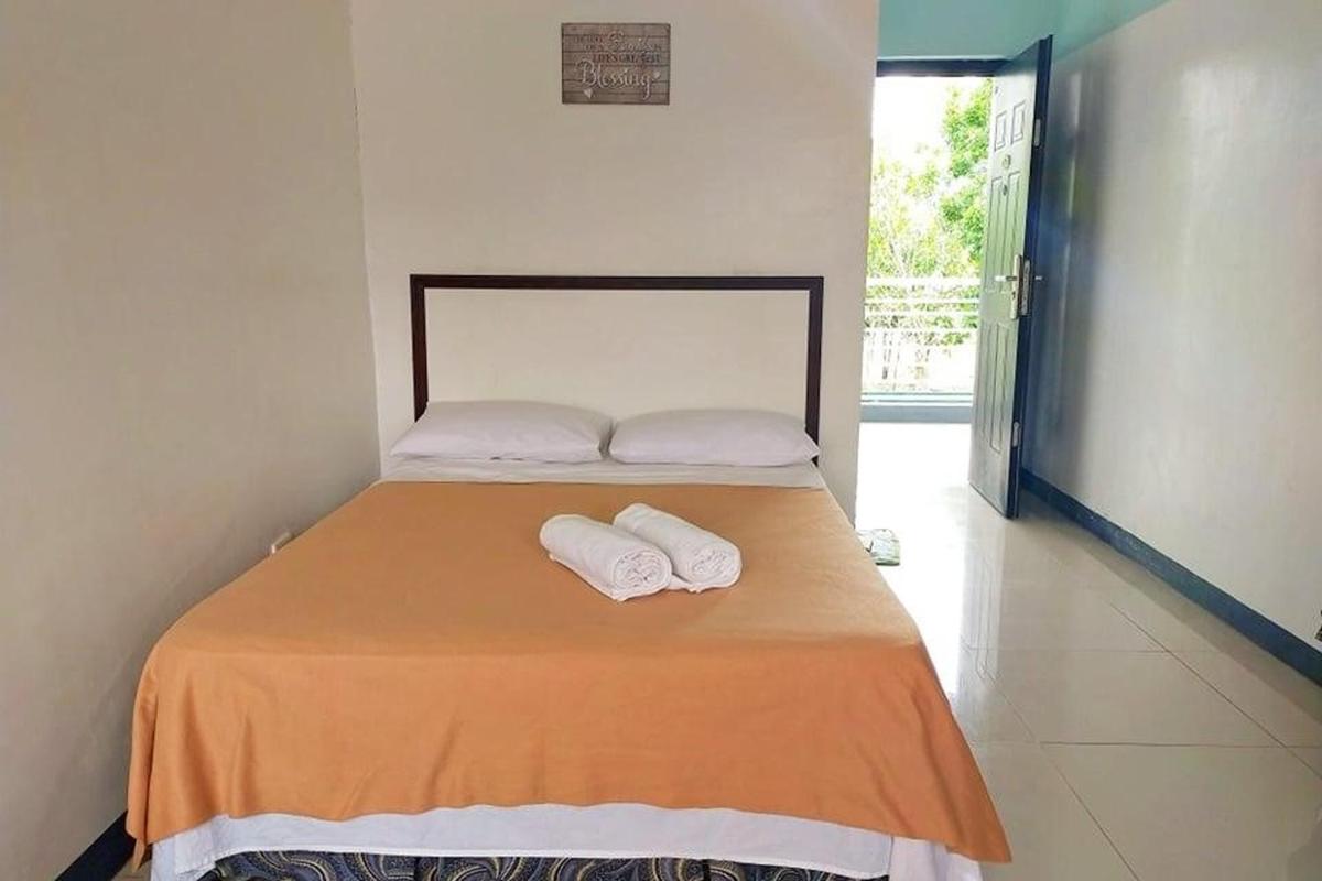 EC Hotel near Laoag Airport - Housity