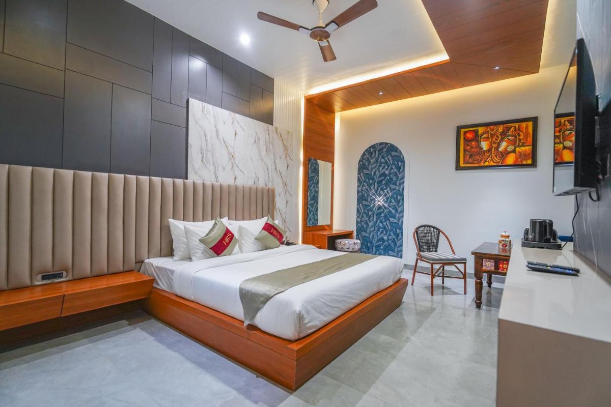 Hotel Red Stone - Housity