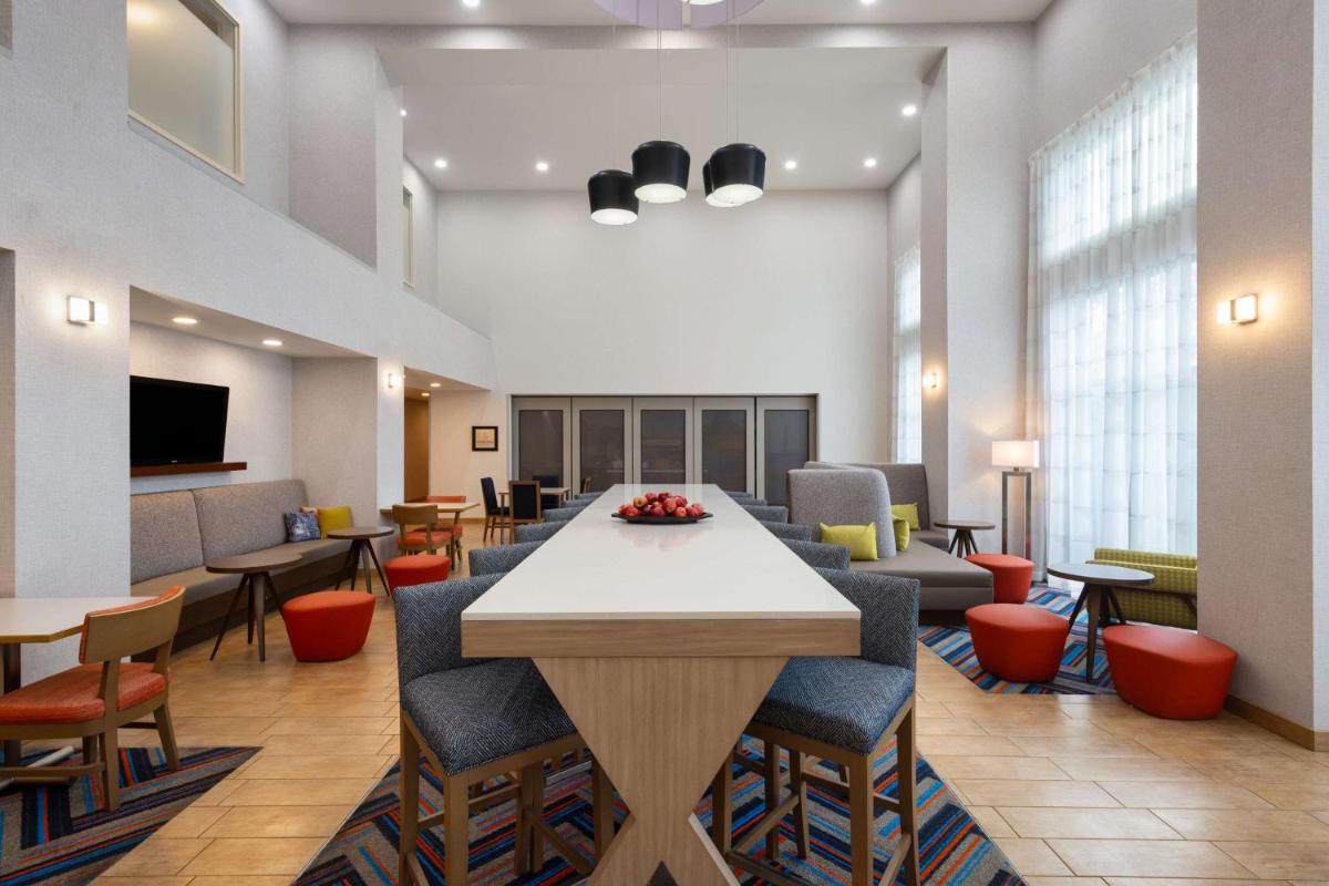 Hampton Inn & Suites Harrisburg - Housity