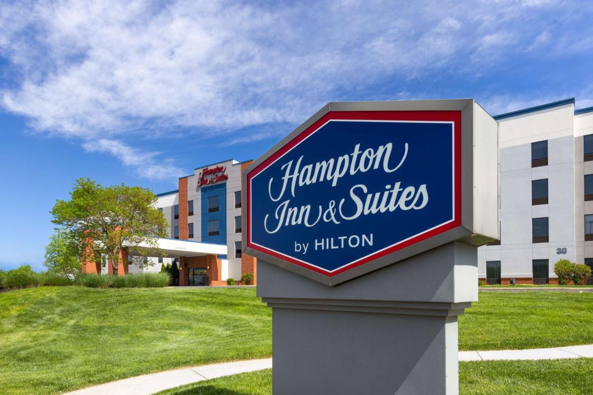 Hampton Inn & Suites Harrisburg - Housity