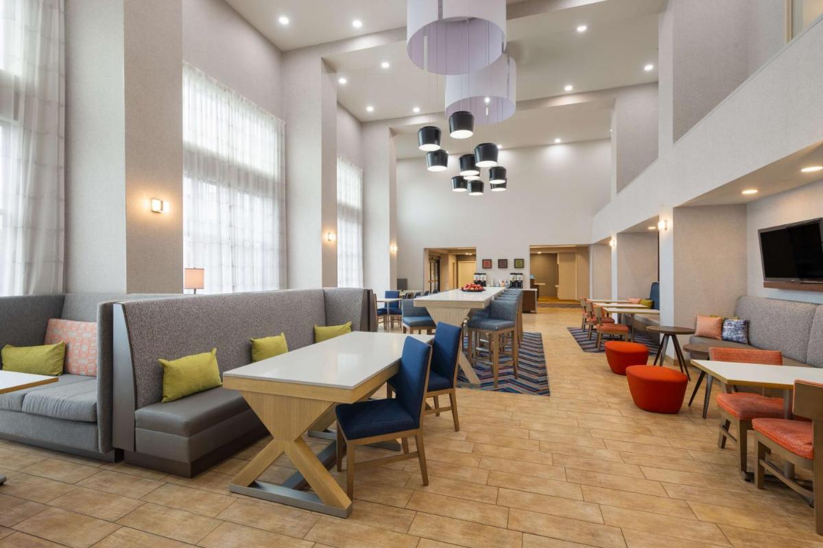 Hampton Inn & Suites Harrisburg - Housity