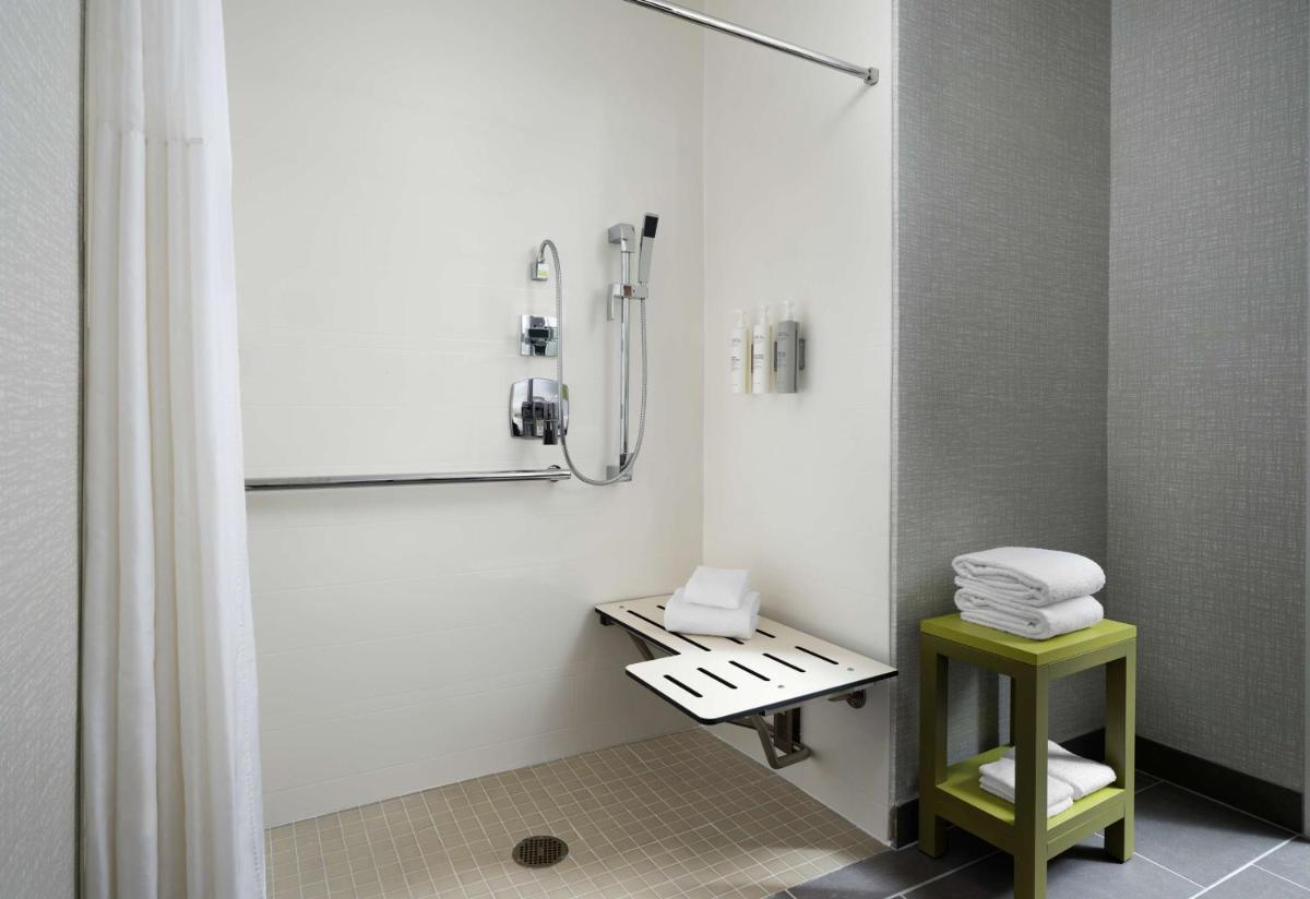 Hampton Inn San Diego/Del Mar - Housity