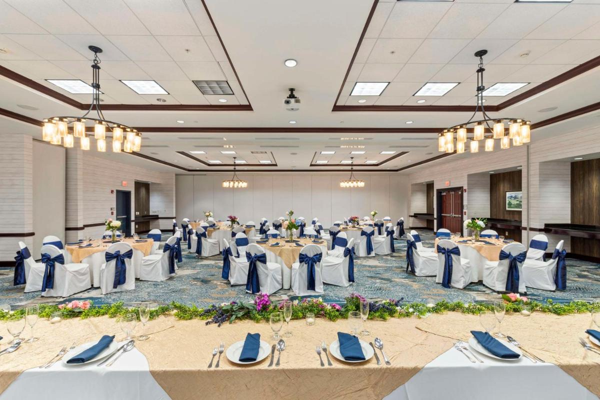 Doubletree By Hilton Front Royal Blue Ridge Shadows - Housity