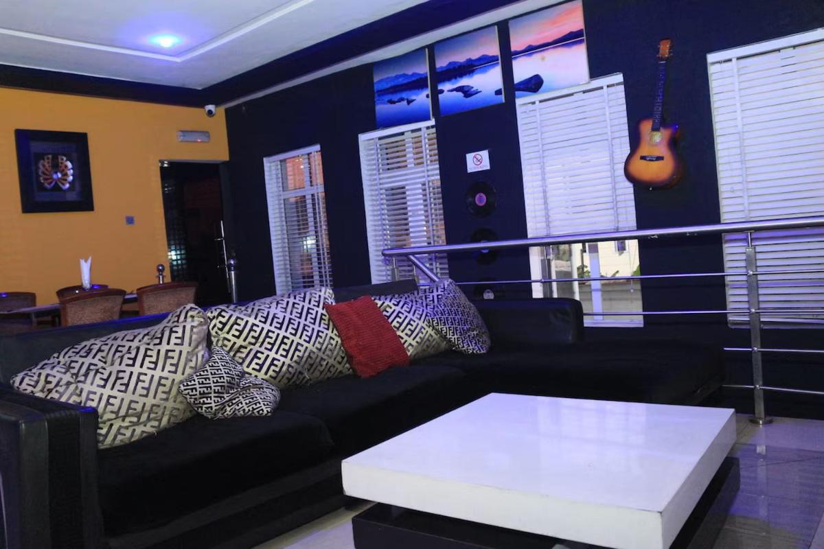 The Crib Hotels - Housity