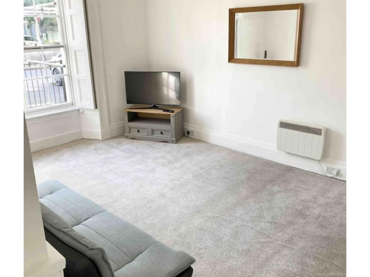 Torquay 1 bedroom Sleeps 4 Free Parking Torbay - Housity