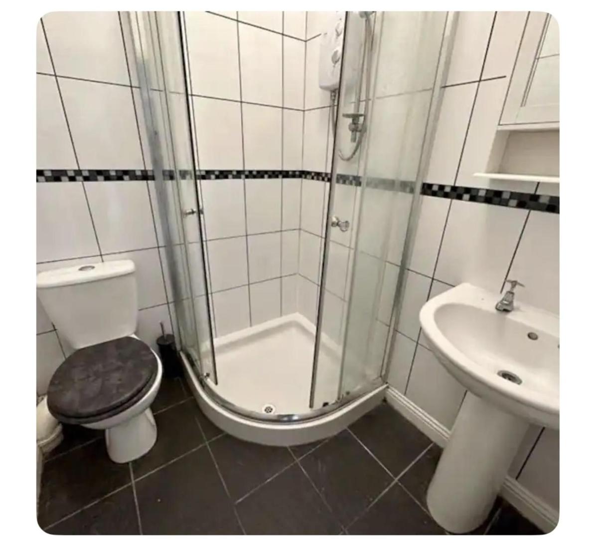 Torquay 1 bedroom Sleeps 4 Free Parking Torbay - Housity
