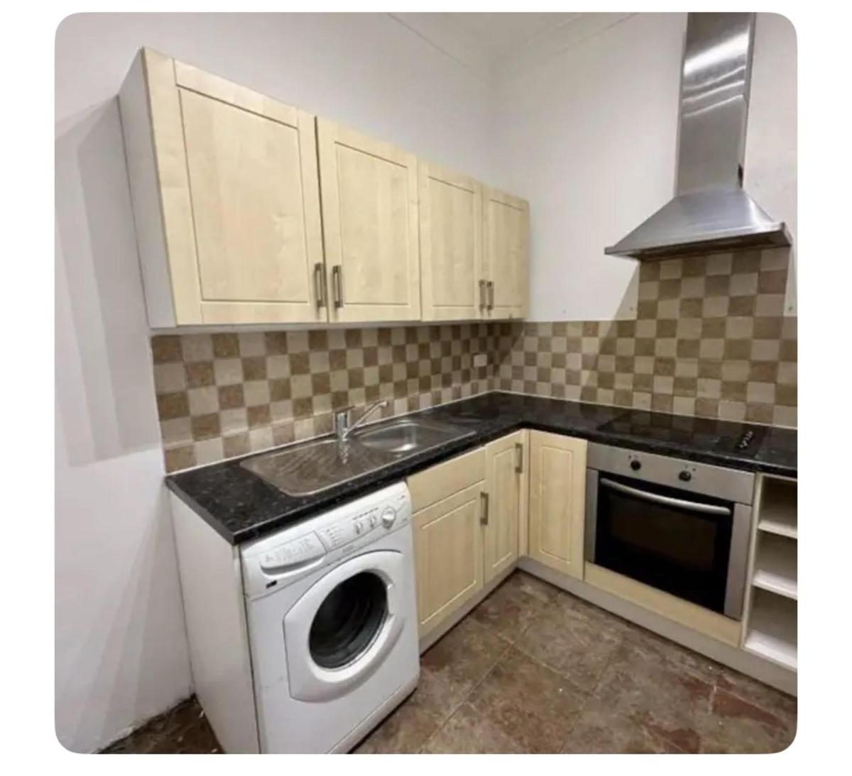 Torquay 1 bedroom Sleeps 4 Free Parking Torbay - Housity