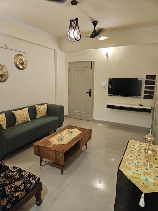 Cozy Crib - 2 BHK Comfort Stay - Housity