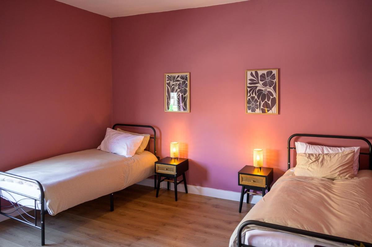 Beautiful 2 Bedroom House in Atherton, Free Parking - Housity