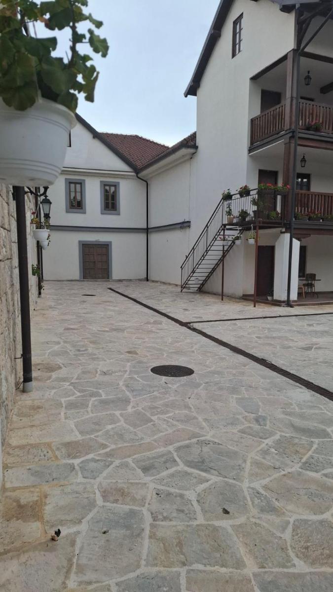 Turistički centar Andrićgrad - Housity