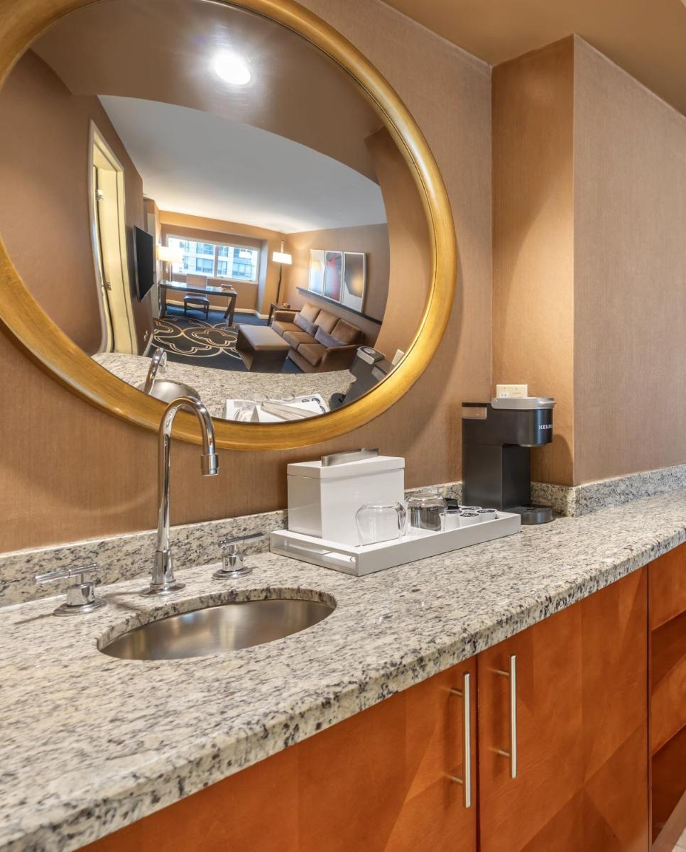 Omni Chicago Hotel - Housity