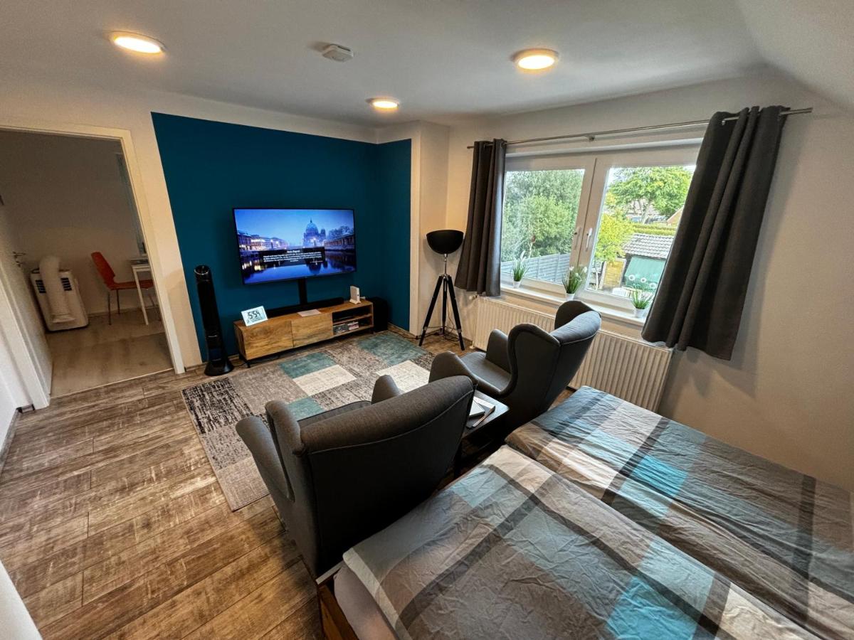 FEWO FloTi Ferienwohnung Augustfehn - Housity