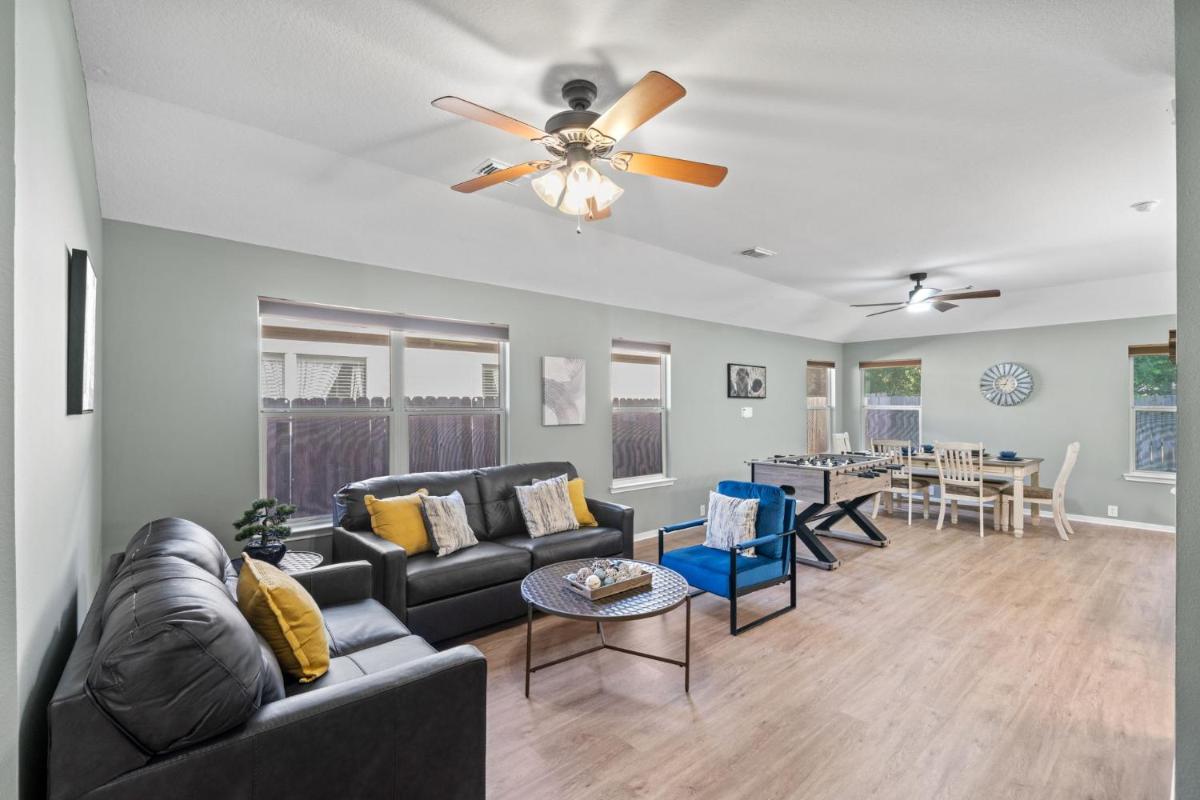 Dreamy Villa -Near Airport, Downtown - Open Concept - Housity