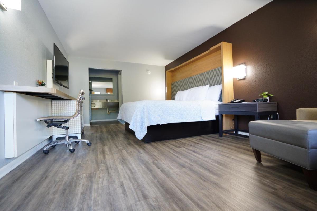Columbus Inn and Suites - Housity