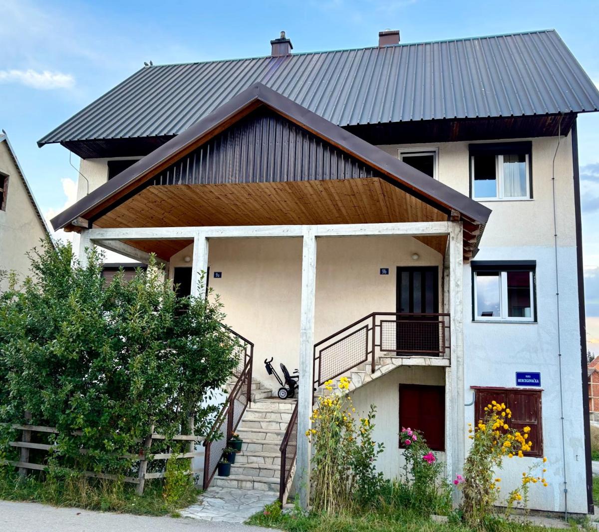 Vasilije Apartment - Housity
