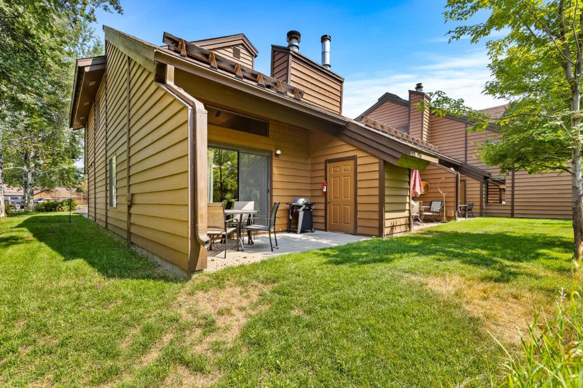 New! Aspen 4 Seasons - Seasonal pool - Close to beaches, parks, golf, and downtown - Housity