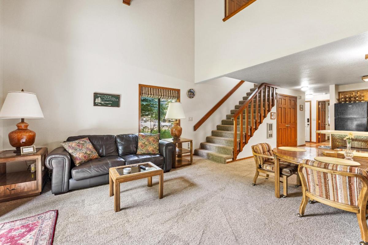 New! Aspen 4 Seasons - Seasonal pool - Close to beaches, parks, golf, and downtown - Housity