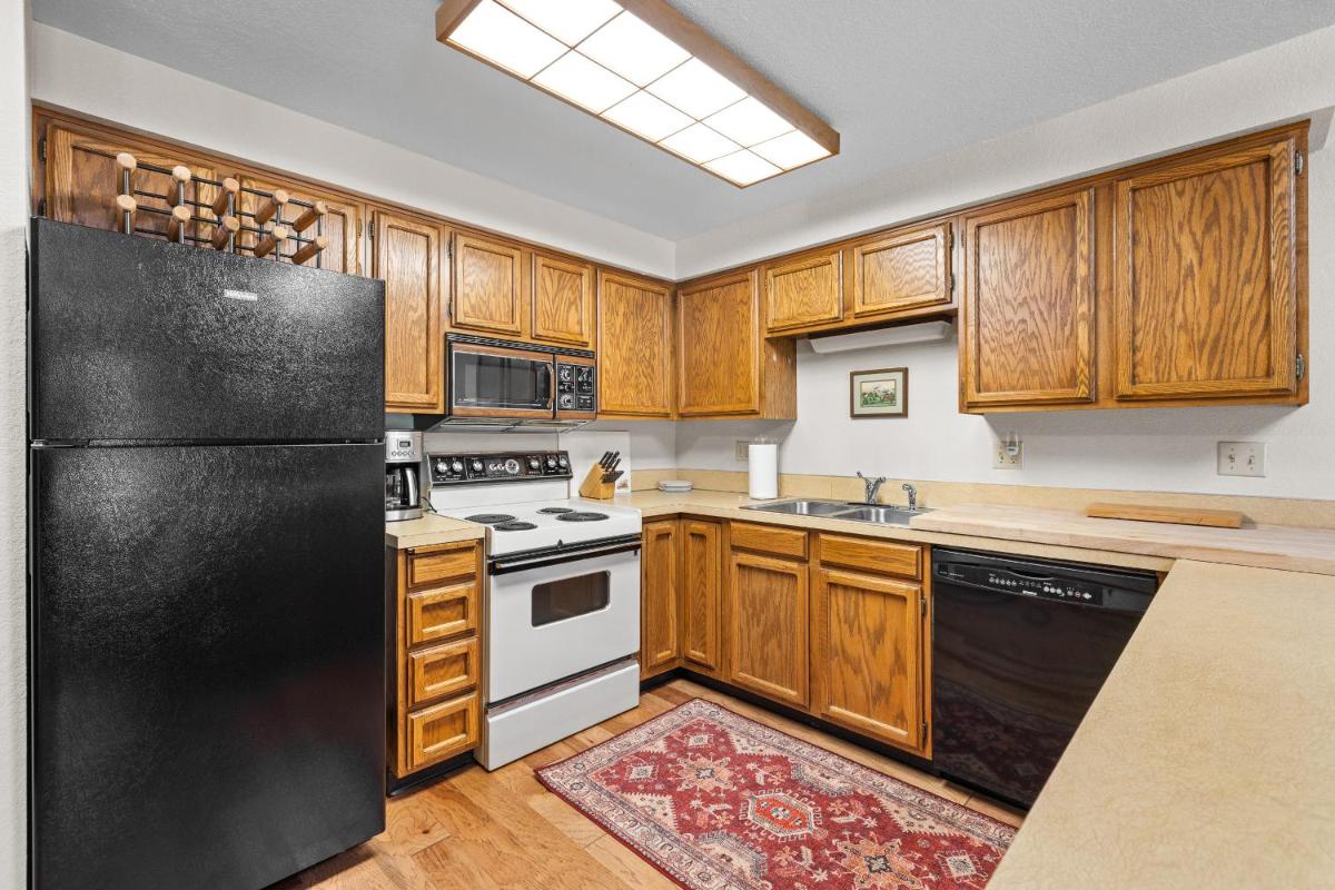 New! Aspen 4 Seasons - Seasonal pool - Close to beaches, parks, golf, and downtown - Housity