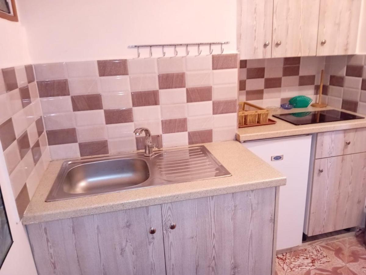 Gogo's Sea Side Studio - Housity