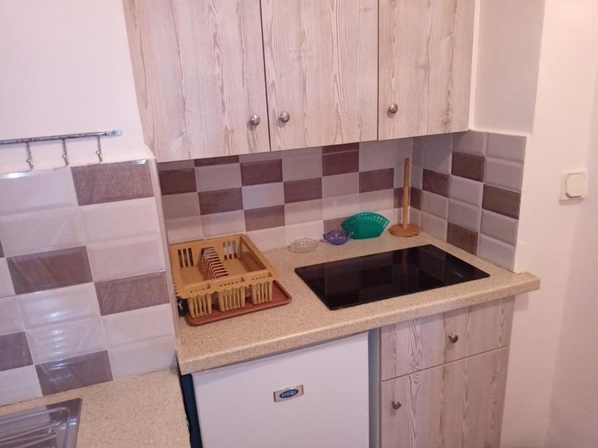 Gogo's Sea Side Studio - Housity