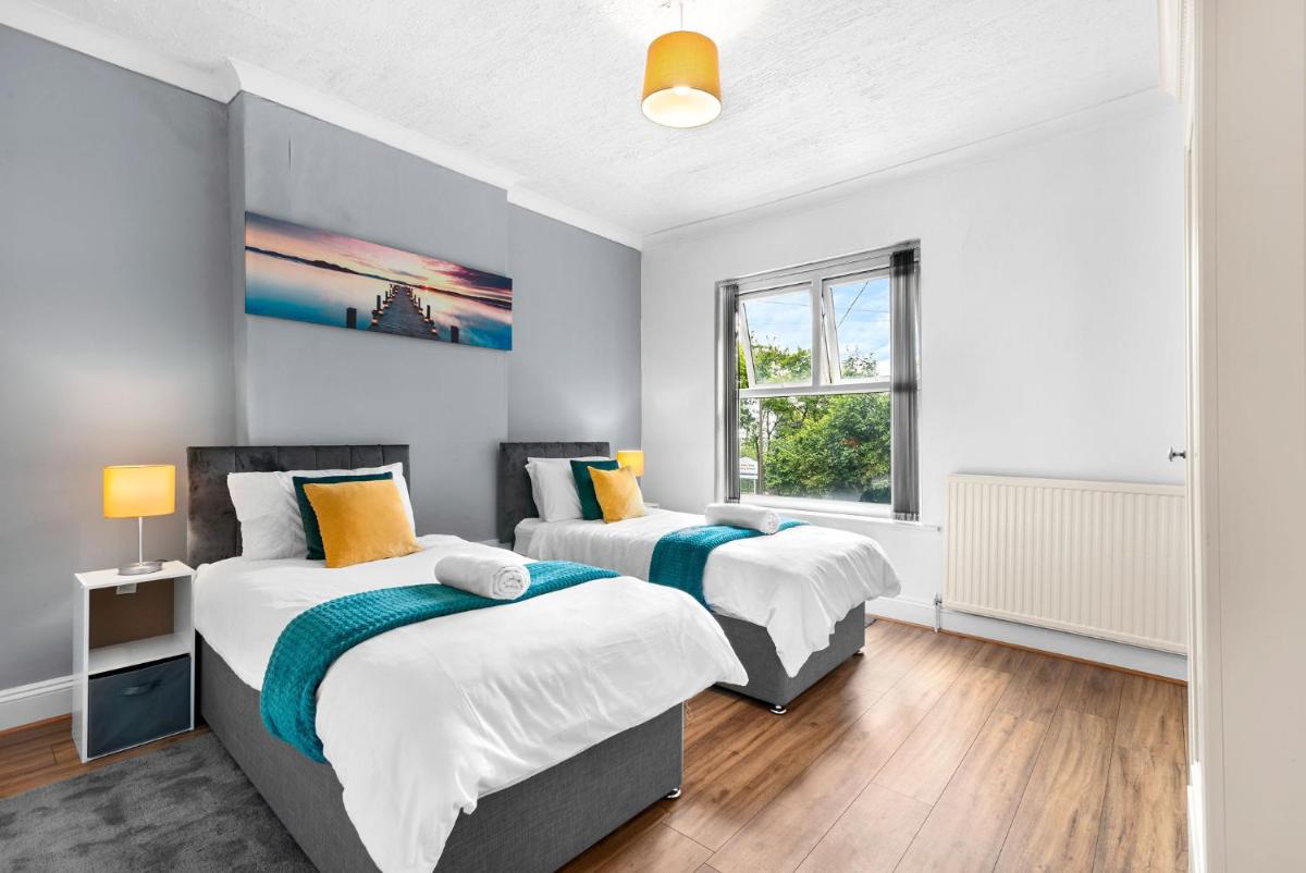 HILLTOP PLACE SUITES near MEADOWHALL - Housity