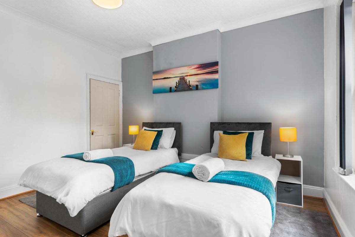 HILLTOP PLACE SUITES near MEADOWHALL - Housity