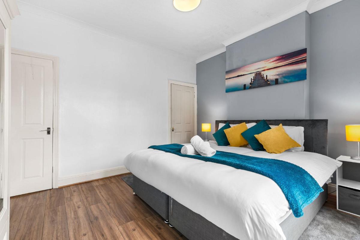 HILLTOP PLACE SUITES near MEADOWHALL - Housity