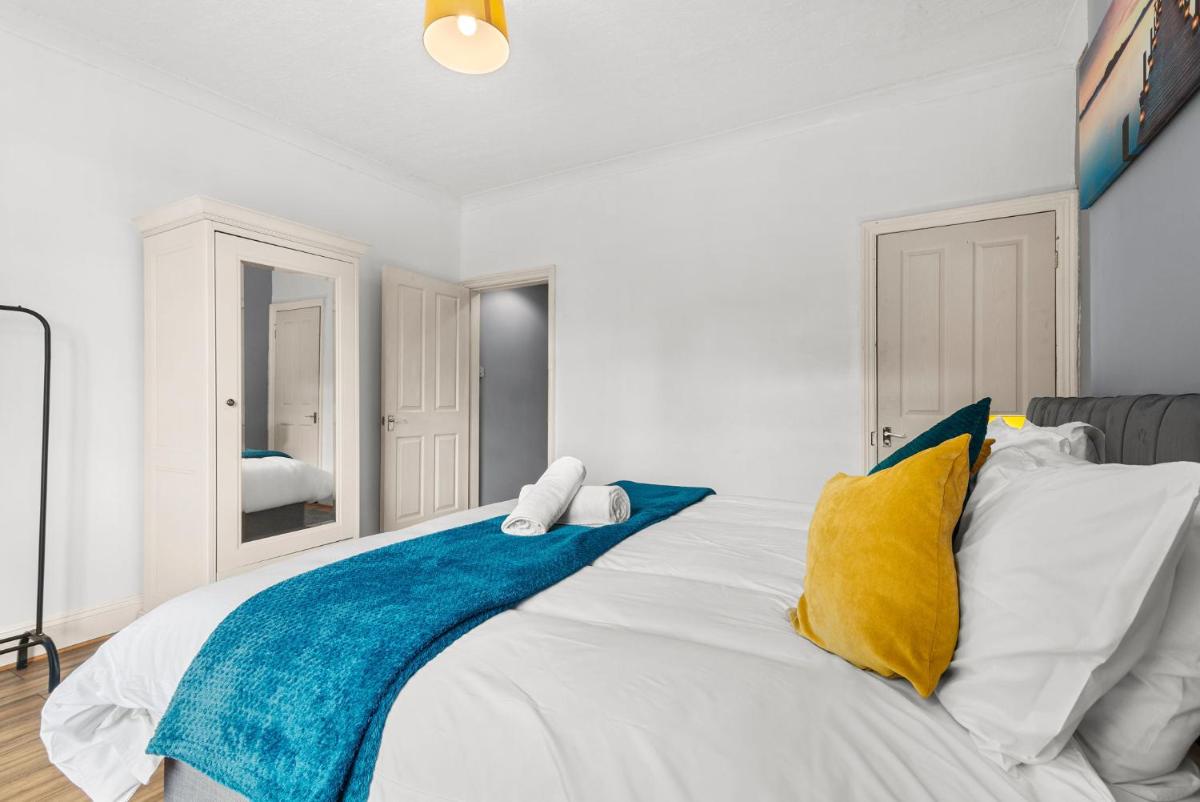 HILLTOP PLACE SUITES near MEADOWHALL - Housity