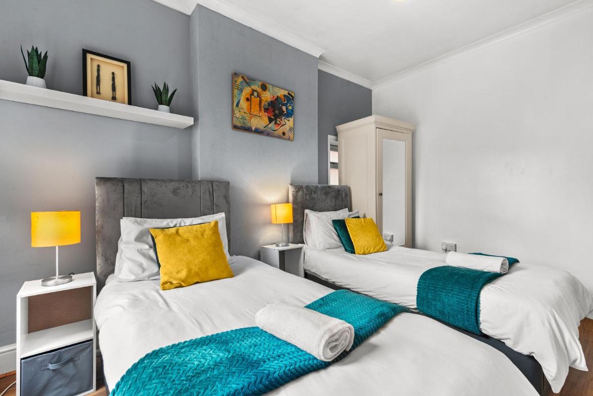 HILLTOP PLACE SUITES near MEADOWHALL - Hizvo