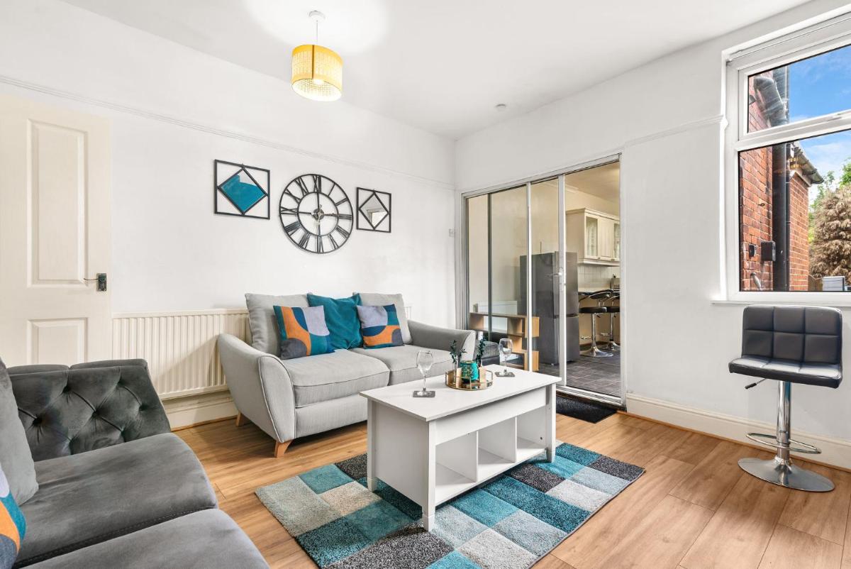 HILLTOP PLACE SUITES near MEADOWHALL - Hizvo